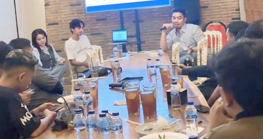 Moch. Bigi Ramadha, selaku Legal dari LMK WAMI, dalam penyampaian materi pada Jumat (1/8)