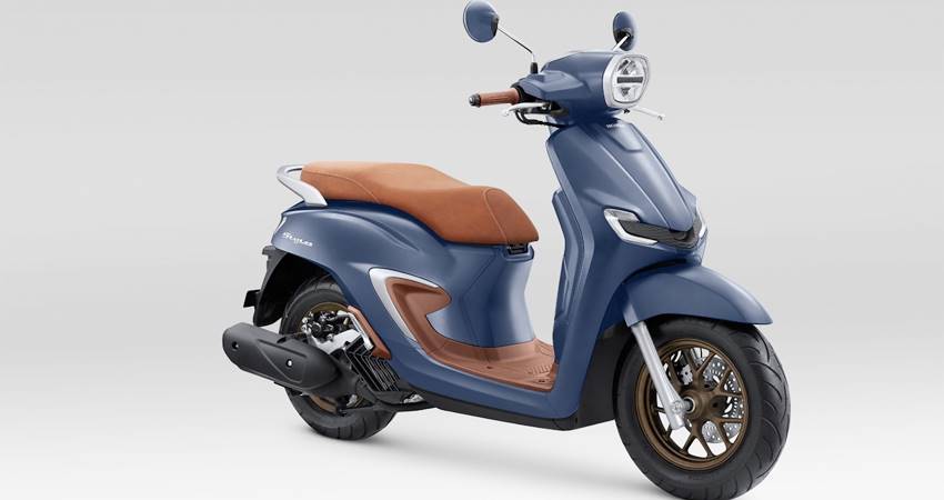 MAKIN BERKELAS- New Honda Stylo 160 skutik premium fashionable 160cc yang tampil makin berkelas, dan modern. (foto : dok / ahm)