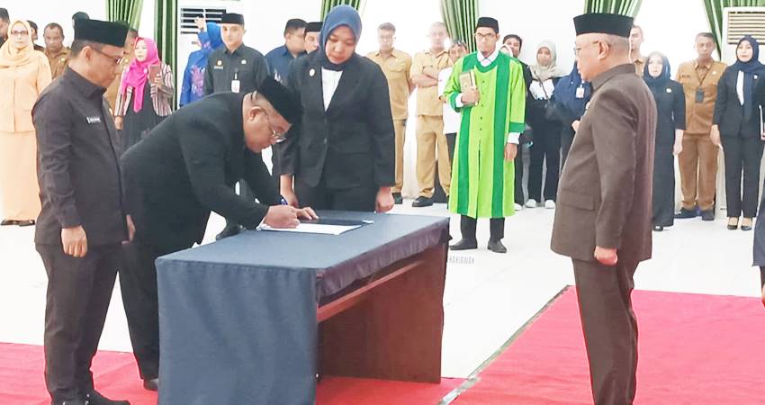 Suasana pelantikan Sekda Sugondo Makmur di gedung Kasmat Lahay Convention Center, kemarin (5/8).
