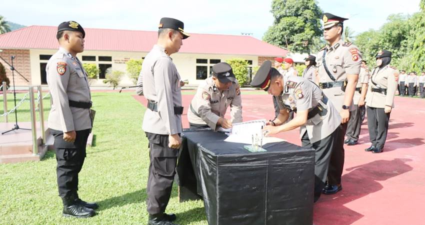 AKP Atmal Fauzi SH saat melaksanakan sertijab jabatan baru sebagai Kabag Ops di Mapolres Bone Bolangi, Jumat (12/9/2025).