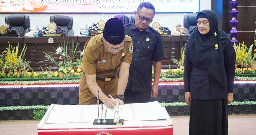 Penandatanganan nota KUA PPAS APBD 2026. (Foto: Prokopim)