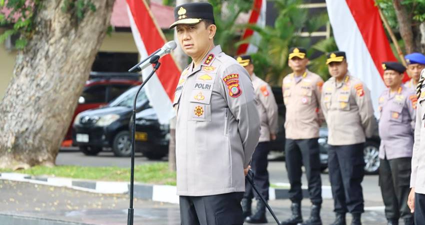 Personel gabungan Polda Gorontalo apel siaga Dipimpin langsung Kapolda Gorontalo Irjen Pol Drs Widodo sebagai persiapan dalam mengantisipasi demo ricuh seperti yang sudah terjadi di sejumlah daerah.