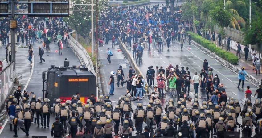 Suasana aksi 28 Agustus 2025 di kawasan Senayan, Jakarta, Kamis (28/8/2025). (Foto: Antara/Rivan Awal Lingga).