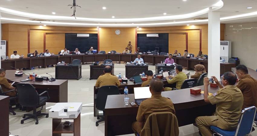 Rapat Badan Anggaran (Banggar) bersama Tim Anggaran Pemerintah Daerah (TAPD) membahas hasil evaluasi Mendagri atas Ranperda dan Ranpergub perubahan APBD 2025, kemarin (29/9).