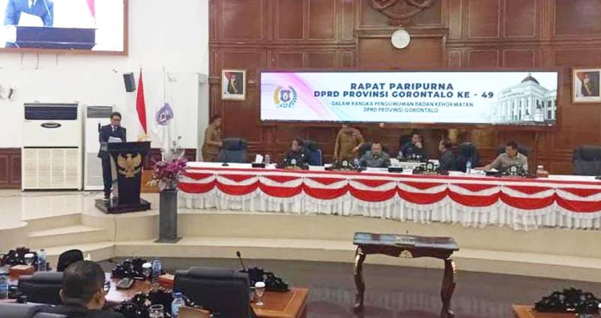 Rapat paripurna pengumuman pemberhentian Wahyu Moridu yang berlangsung kemarin (22/9).
