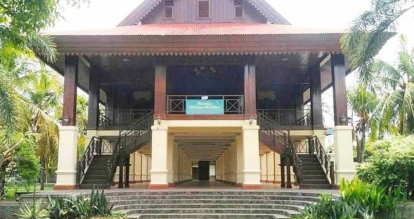 Rumah Adat Dulohupa. (Foto: KIBRISPDR)