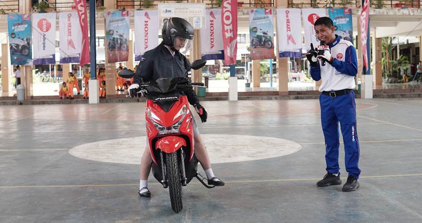 #CARI_AMAN - Edukasi keselamatan berkendera konsisten dilakukan PT Daya Adicipta Wisesa, termasuk menyasar kalangan pelajar. (foto :dok /daw)