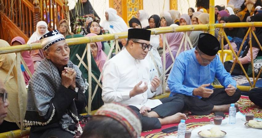 Wakil Wali Kota Gorontalo, Indra Gobel, pada kegiatan peringatan maulid Nabi Muhammad SAW, Kamis (4/9/2025) malam. (Foto: Prokopim).