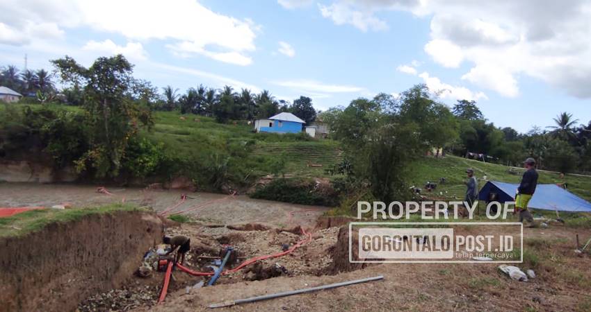 Lokasi PETI yang ada di Desa Saripi Kecamatan Paguyaman Kabupaten Boalemo yang akan diratakan Polres Boalemo dalam waktu dekat ini. (Foto: Roy/Gorontalo Post)