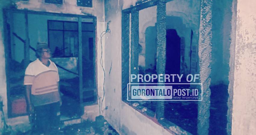 Puing kebakaran rumah di Kelurahan Biawu, Kecamatan Kota Selatan, Kota Gorontalo. (F. Jalal/ Gorontalo Post)Puing kebakaran rumah di Kelurahan Biawu, Kecamatan Kota Selatan, Kota Gorontalo. (F. Jalal/ Gorontalo Post)