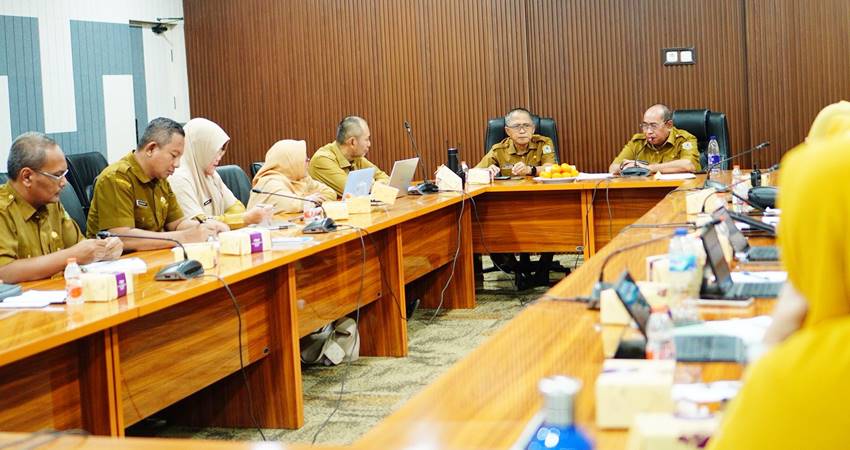 Suasana pembinaan yang dilakukan oleh Wali Kota Gorontalo, Adhan Dambea terhadap seluruh Kapus di Kota Gorontalo, Selasa (16/9/2025). (Foto: Prokopim)