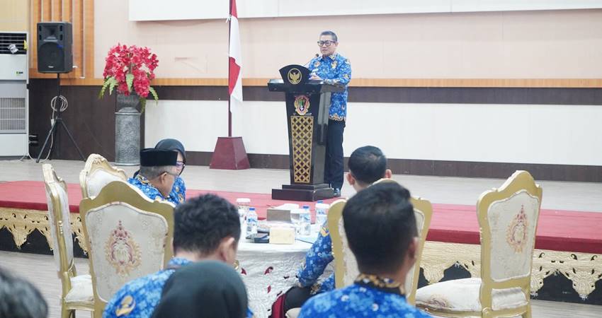 Wakil Wali Kota Gorontalo, Indra Gobel ketika memberikan sambutan pada kegiatan exit meeting pendampingan penyusunan Renstra perangkat daerah 2025–2029 yang digelar di Bandhayo Lo Yiladia, Rabu (17/9/2025). (Foto: Prokopim)
