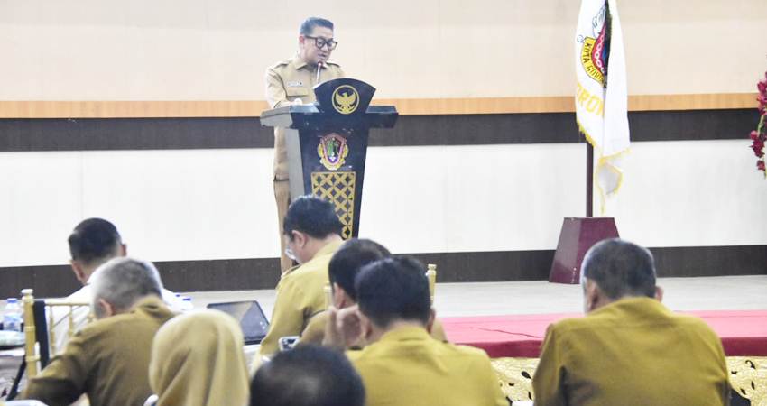Wakil Wali Kota Gorontalo, Indra Gobel ketika memberikan sambutan pada kegiatan kegiatan pendampingan penyusunan Renstra 2025–2029 yang digelar pada Selasa (2/9/2025) di BLY. (Foto: Prokopim)