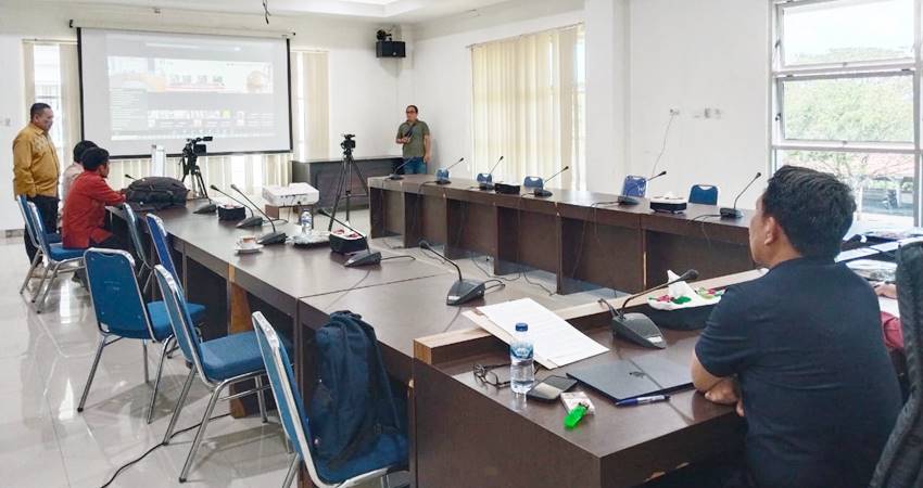 Rapat koordinasi via zoom antara KPK bersama Pemda dan DPRD Provinsi, Kabupaten Gorontalo, Boalemo dan Pohuwato serta BPN membahas tata kelola sawit, kemarin (11/9).