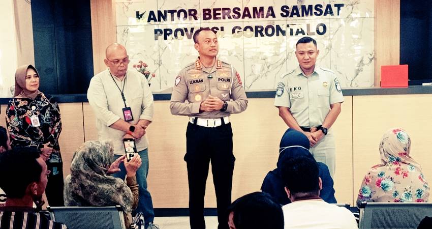 Direktorat Lalu Lintas (Ditlantas) Polda Gorontalo, bekerja sama dengan Samsat Kota dan Jasa Raharja, menggelar sosialisasi tentang pentingnya kepatuhan membayar pajak kendaraan bermotor, Jumat (19/09/2025).