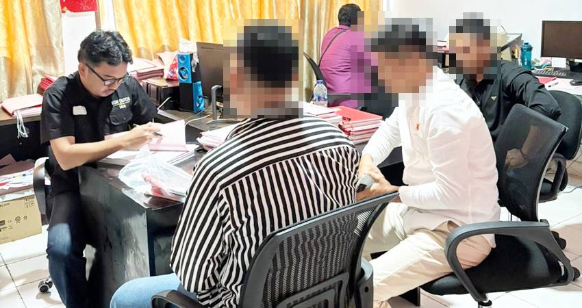 Penyerahan tersangka dan barang bukti oleh penyidik Satuan Reskrim Polres Pohuwato kepada pihak Kejaksaan Negeri Pohuwato.