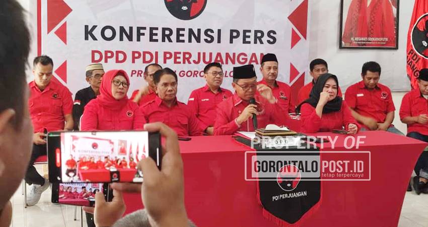 PECAT WAHYUDIN - Sekretaris DPD PDI Perjuangan Provinsi Gorontalo, La Ode Haimudin menyampaikan kepada media terkait keputusan partai memecat Wahyudin Moridu dari DPRD dan anggota partai, Ahad (21/9). (foto : natha / gorontalo post)