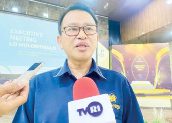 Kepala Kepala Kanwil DJPb Provinsi Gorontalo, Adnan Wimbyarto, saat diwawancara awak media, Rabu (15/10). (Foto: Diyanti/Gorontalo Post)