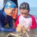 Proses penanaman bibit terumbu karang pada media transplantasi dengan menggunakan metode Spider reef di Pantai Botutonuo, Bersama Siswa SD Brillikids Leadership Elementery School, Selasa 21 Oktober 2025. (foto: dok/BrillikidsElementery School)