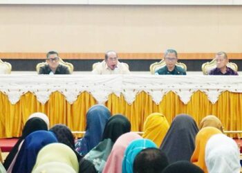 Wali Kota Gorontalo, Adhan Dambea yang didampingi Wakil Wali Kota Gorontalo, Indra Gobel, Sekretaris Daerah (Sekda) Ismail Madjid dan para asisten kegiatan evaluasi kinerja pelaksanaan tugas pokok dan fungsi pejabat, Senin (6/10/2025). (Foto: Prokopim)