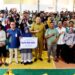 Foto bersama pekerja rentan penerima kartu BPJS Ketenagakerjaan dengan Gubernur Gusnar Ismail di aula Kantor Desa Tiohu, Kecamatan Asparaga, Kabupaten Gorontalo, Selasa (7/10/2025). (Foto : Haris/diskominfotik)