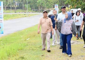 Wagub Idah Syahidah Rusli Habibie, bersama Sekdaprov Sofian Ibrahim, dan Ketua Harian Kwarda Gorontalo Susanto Liputo meninjau Bumi Perkemahan Bongohulawa, Ahad (19/10). (Foto – Nova/Diskominfotik)