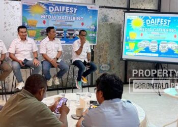 DAIFEST - Daihatsu Gorontalo memberikan peluang memenangkan ratusan hadiah bagi pelanggan yang membeli mobil produk Daihatsu diakhir tahun ini. (foto: jitro paputungan / gorontalo post)