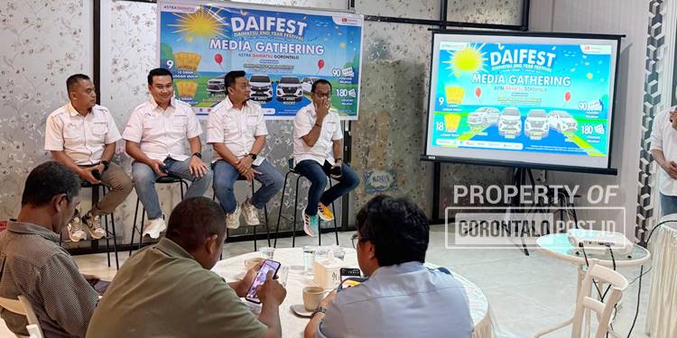DAIFEST - Daihatsu Gorontalo memberikan peluang memenangkan ratusan hadiah bagi pelanggan yang membeli mobil produk Daihatsu diakhir tahun ini. (foto: jitro paputungan / gorontalo post)