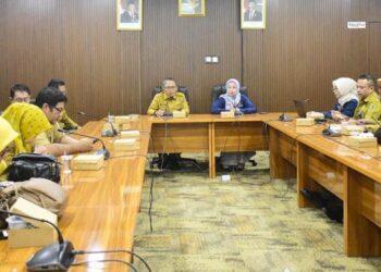Sekda Kota Gorontalo, Ismail Madjid pada kegiatan sosialisasi hasil pembinaan program desa cantik BPS Kota Gorontalo, bekerja sama dengan Pemerintah Kota Gorontalo, Senin (20/10/2025). (Foto: Prokopim)