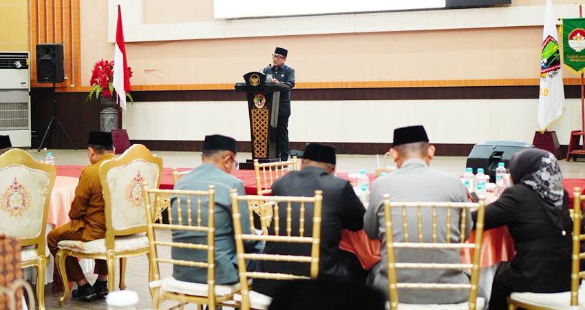 Wakil Wali Kota Gorontalo, Indra Gobel ketika memberikan sambutan pada kegiatan Musda DWP ke-V Kota Gorontalo yang dilaksanakan pada Selasa (30/9/2025) di BLY. (Foto: Prokopim)