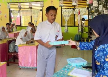 Proses pembelajaran oleh Guru di ruang kelas. (F. Istimewa)