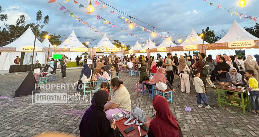 PESTA UMKM - Suasana lapak UMKM pada pelaksanaan HACF 2025 di kompleks GPCC Kota Gorontalo yang selalu ramai selama pelaksanaan kegiatan 27-29 September 2025. (foto : jitro paputungan / gorontalo post)