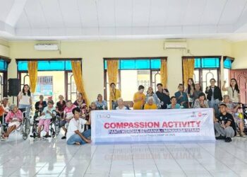 BERBAGI KEBAHAGIAAN: PT. Daya Adicipta Wisesa (DAW) bersama peserta Daya Basic Management Program (DBMP) XX 2025 dari Daya Group menggelar kegiatan Compassion Activity di Panti Werdha Bethania, Minahasa Utara. (foto: dok/daw)