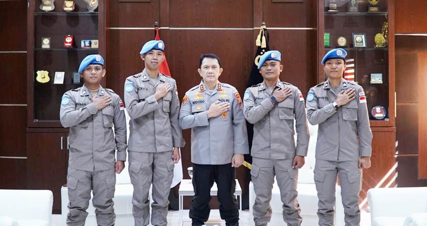 Kapolda Gorontalo Irjen Pol. Drs. Widodo, S.H., M.H. menerima audiensi dari personel Polda Gorontalo yang terpilih dalam Misi internasional di PBB.