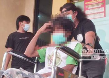 Pelaku pencurian dan pembobolan rumah warga yang meresahkan warga Kecamatan Kabila berhasil di amankan polisi.Ahad (12/10).Foto: Natharahman/Gorontalo Post.