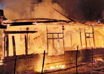 Satu rumah di Desa Telaga, Kecamatan Popayato menjadi sasaran amukan si jago merah. Dalam peristiwa tersebut tidak ada korban jiwa, hanya saja semua barang habis terbakar.