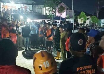 Suasana rumah korban saat di bawa tim SAR Gabungan di Kelurahan Tenilo, Kecamatan Kota Barat, Kota Gorontalo, Selasa (14/10). (Foto: Natharahman/Gorontalo Post)