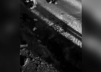 Korban lakalantas tergeletak tak bernyawa setelah mengalami Lakalantas di ruas jalan trans Sulawesi tepatnya di depan dealer Honda Kecamatan Telaga Kabupaten Gorontalo, Kamis (30/10/2025) malam.