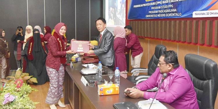 Pengukuhan 46 guru profesional lulusan Program Studi Pendidikan Profesi Guru (PPG). (F. Istimewa)
