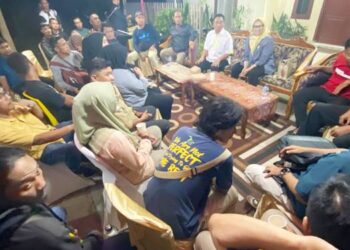 SUKSES PERAN SAKA - Ketua Satgas Pramuka Peduli Meyke Camaru, dan Ketua Harian Kwarda Susanto Liputo memimpin rapat Satgas Pramuka Peduli dalam rangka Peran Saka Nasional, Rabu (22/10). (foto: dok/kwarda)