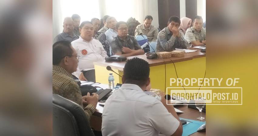 Pertemuan antara Dirjen Perkebunan Kementerian Pertanian RI, PT Pabrik Gula (PG) Gorontalo, APTRI, dan jajaran Forkopimda Provinsi Gorontalo di Rumah Jabatan Gubernur, Kamis (2/10/2025). (Foto: Roy/Gorontalo Post).