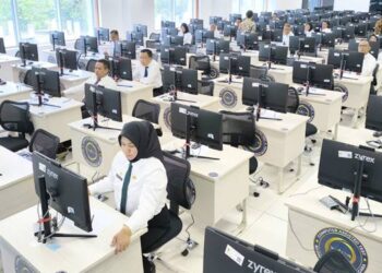 UJIAN. Suasana pelaksanaan ujian kompotensi bagi 29 peserta dari 38 peserta yang mendaftar pada job bidding eselon ll di lingkungan Pemerintah Kabupaten Gorontalo