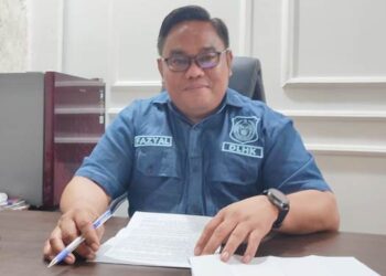 Kepala Dinas Lingkungan Hidup dan Kehutanan (DLHK) Provinsi Gorontalo, Fayzal Lamakaraka, S.STP, MM, saat memberikan keterangan pers terkait Analisis Mengenai Dampak Lingkungan (AMDAL).Kamis (30/10/2025)