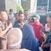 Asisten Pengawasan Mulyadi menerima masa aksi unjuk rasa yang digelar di Kejati Gorontalo, Rabu (8/10/2025). (Foto: Jalal/Gorontalo Post).