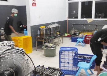 Suasana aktivitas di dapur MBG Kota Tengah Kota Gorontalo, Kamis (9/10/2025). (Foto: Roy/Gorontalo Post).