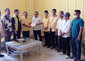 Tiga calon saat mendaftar menjadi calon ketua DPD II partai Golkar Kabupaten Gorontalo. (Foto:Deice/Gorontalo Post)