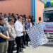 Gubernur Gorontalo Gusnar Ismail melepas truk pengangkut bantuan pangan untuk masyarakat Gorontalo ke seluruh wilayah dari gudang Bulog Gorontalo, Sabtu (15/11). (f0to: jitro paputungan / gorontalo post)