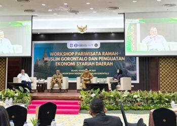 General Manager Aston Gorontalo, Nilwan Ruswir menyampaikan presentasinya terkait dukungan untuk memperkuat pariwisata ramah Muslim di Gorontalo, di aula Kantor Perwakilan Bank Indonesia Gorontalo, Selasa (18/11). (foto: dok/AstonGorontalo)