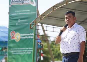 Direktur BJA Group Zunaidi menyampaikan apresiasi kepada seluruh karyawan dalam Family Gathering BJA Group yang digelar di Lapangan Proklamasi, Popayato, Gorontalo pada Sabtu (22/11/2025). Dalam sambutannya, ia menegaskan komitmen perusahaan dalam meningkatkan kesejahteraan masyarakat lokal, di mana 84,5% dari total 1.501 tenaga kerja BJA Group merupakan putra-putri Gorontalo. Zunaidi juga menyampaikan terima kasih atas dedikasi karyawan yang menjadi tulang punggung perusahaan, serta dukungan pemerintah dan masyarakat yang turut mengantarkan BJA Group mencapai penanaman 20 juta pohon gamal.