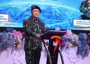 Kapolda Gorontalo, Irjen Pol. Drs. Widodo, S.H., M.H., saat memberikan penyampaian serta penekanan terhadap seluruh personel Brimob Polda Gorontalo, dalam rangka HUT Brimob ke 80.